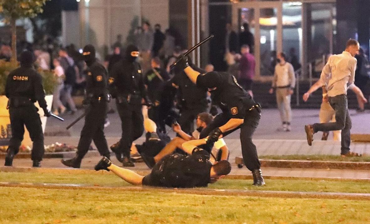 خبرنگاران 213 نفر در بلاروس دستگیر شدند خبرنگاران 213 نفر در بلاروس دستگیر شدند