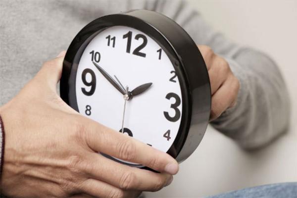 ساعت رسمی کشورها چرا و چه زمانی تغییر می نماید؟
