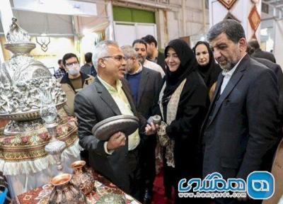 وزیر میراث فرهنگی کشور تسهیلات 20 میلیون تومانی خرید صنایع دستی را دریافت کرد